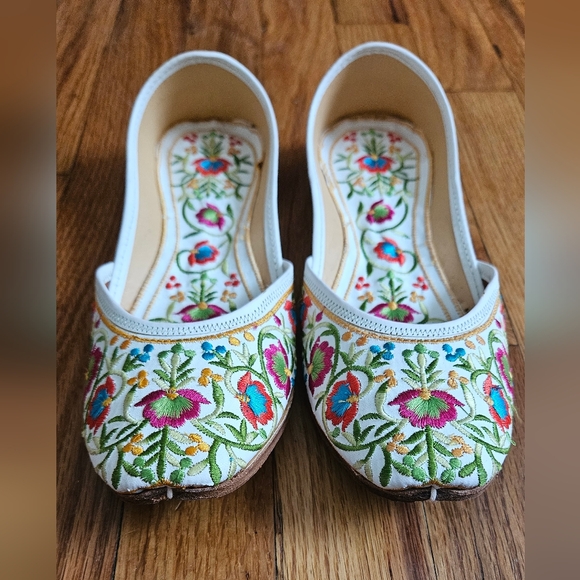 White and Pink Indian Jutti/Nagra/Shoes with Leather Bottom in Size 8 - Picture 2 of 6